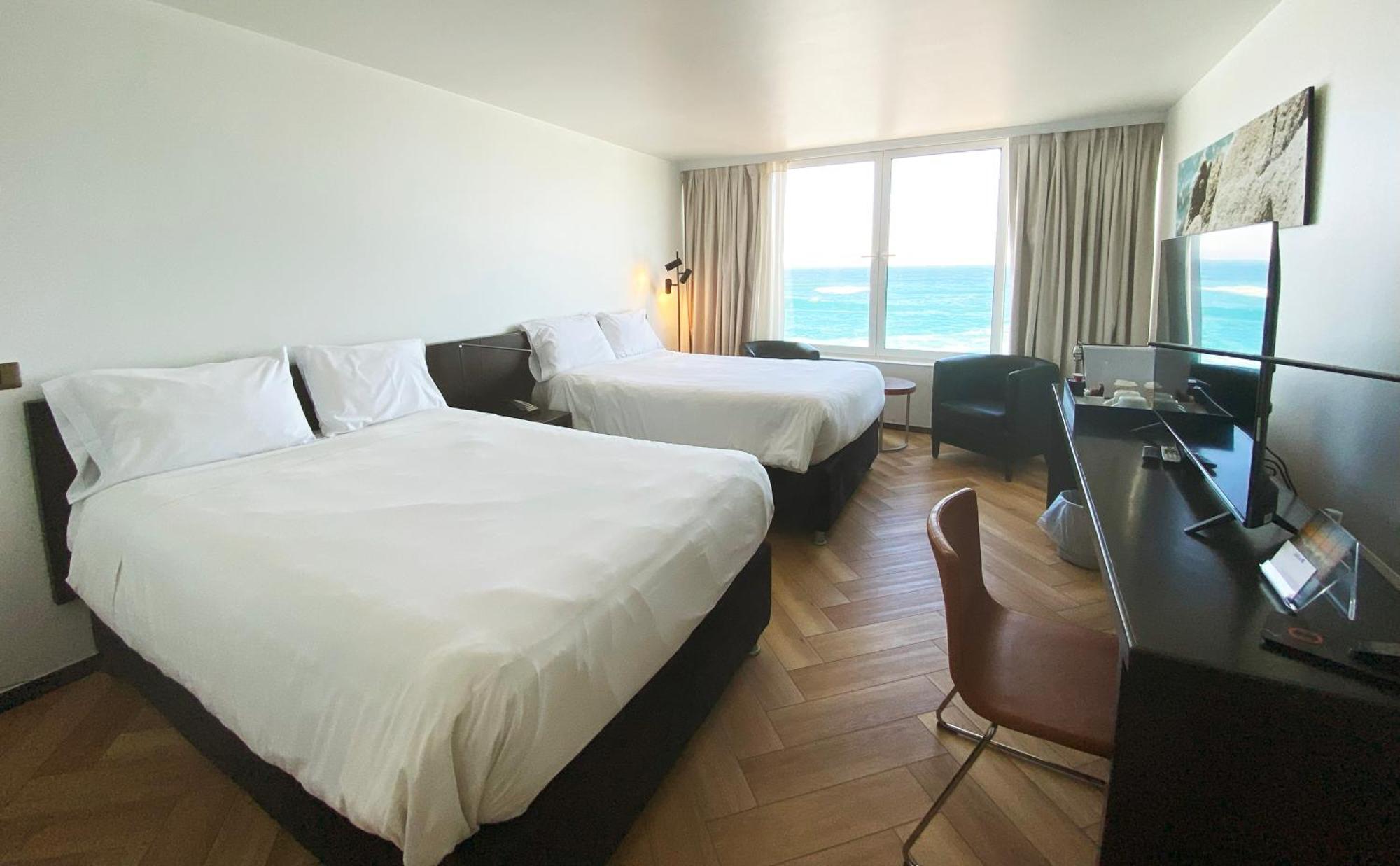 Radisson Blu Acqua Hotel & Spa Concon Exterior photo A room at the hotel