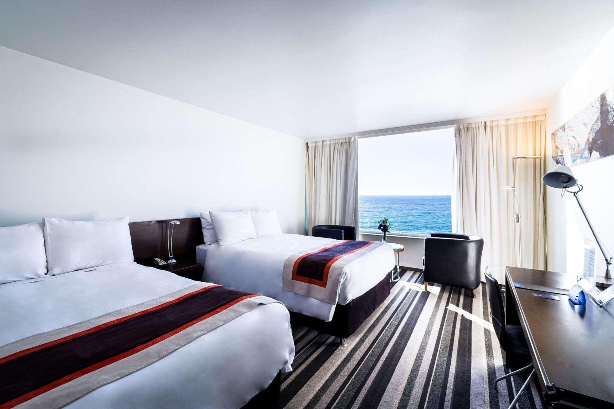 Radisson Blu Acqua Hotel & Spa Concon Exterior photo A room at the hotel