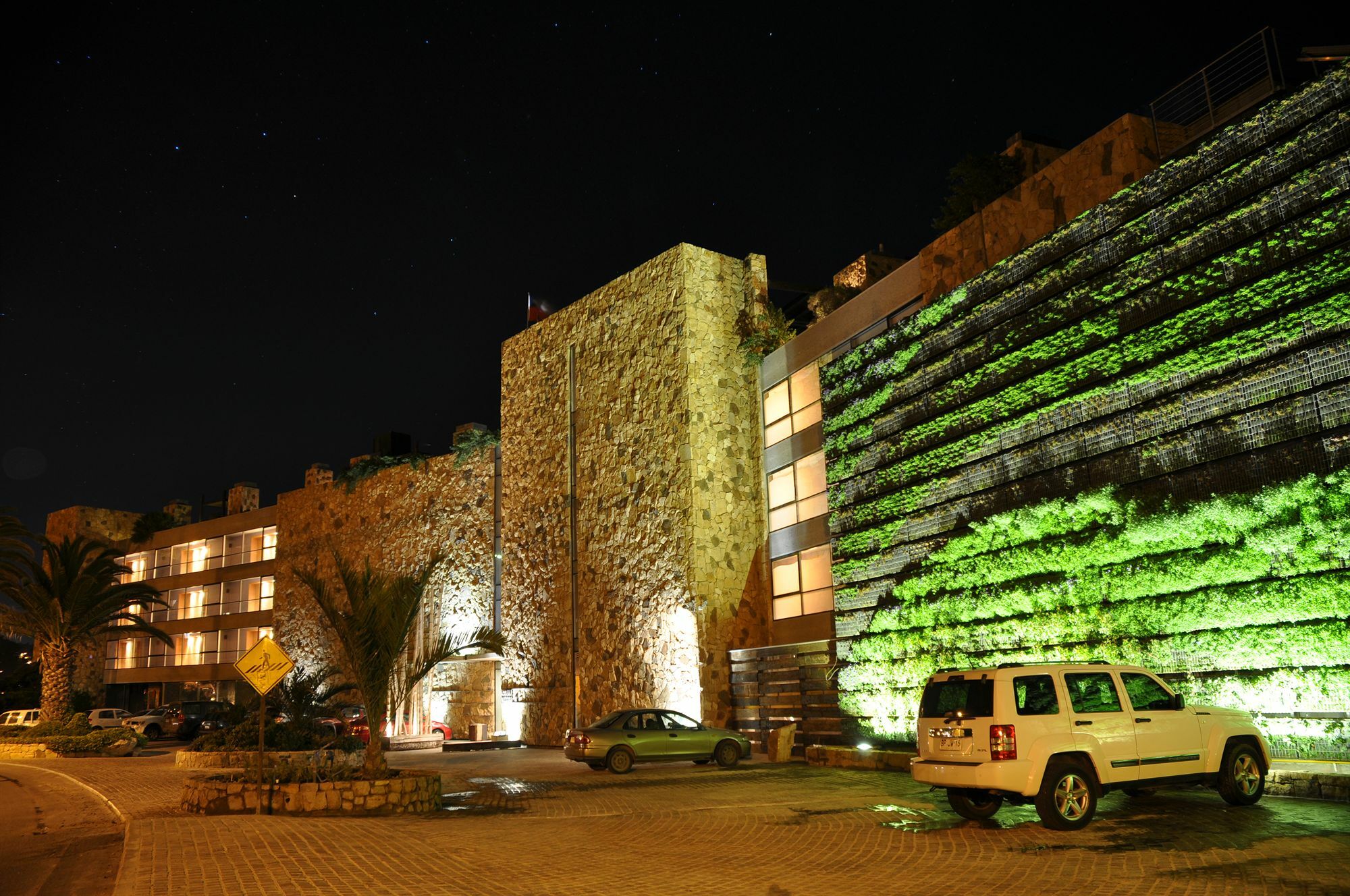 Radisson Blu Acqua Hotel & Spa Concon Exterior photo The green wall at the San Francisco Museum of Modern Art