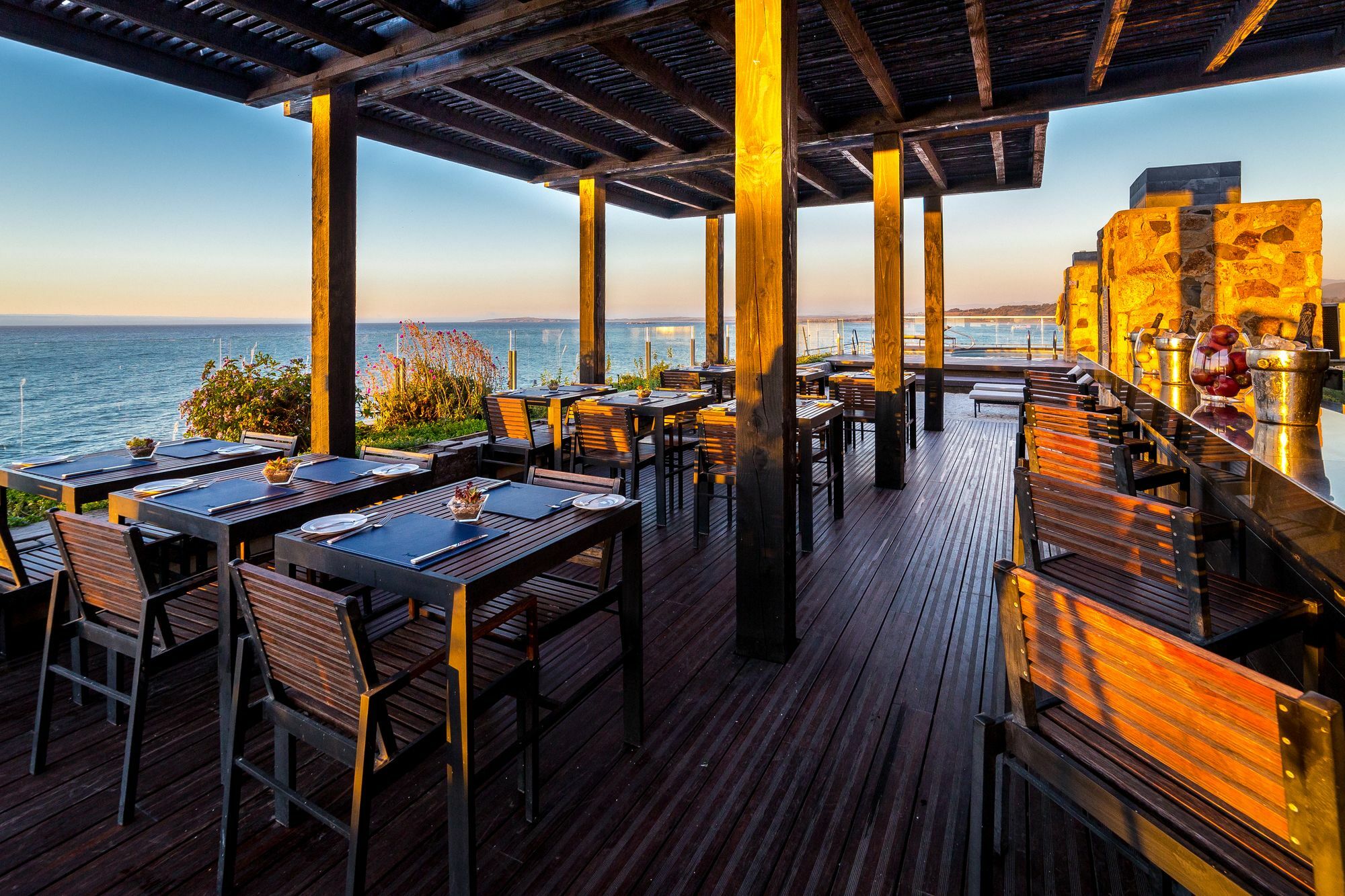 Radisson Blu Acqua Hotel & Spa Concon Exterior photo The Deck